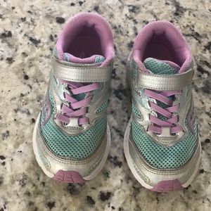 Girls Saucony sneakers